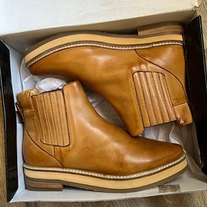 ROOLEE PRINCE BOOTS, goldenrod, size 8 NIB!
